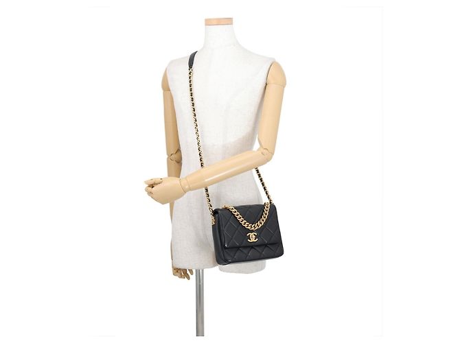 Borsa a tracolla Chanel Matelassé in pelle d'agnello nera - vista 5