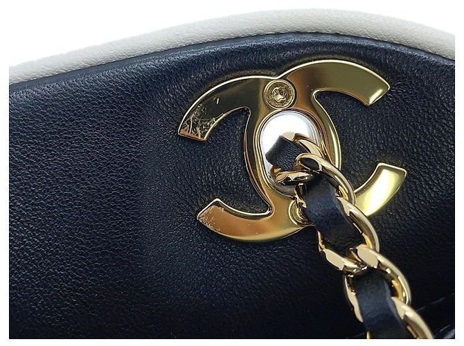 Borsa a tracolla Chanel Matelassé con catena - vista 11