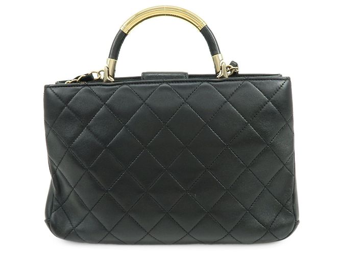 Chanel Filigree Turn-Lock Quilted Lambskin Medium - vista 2
