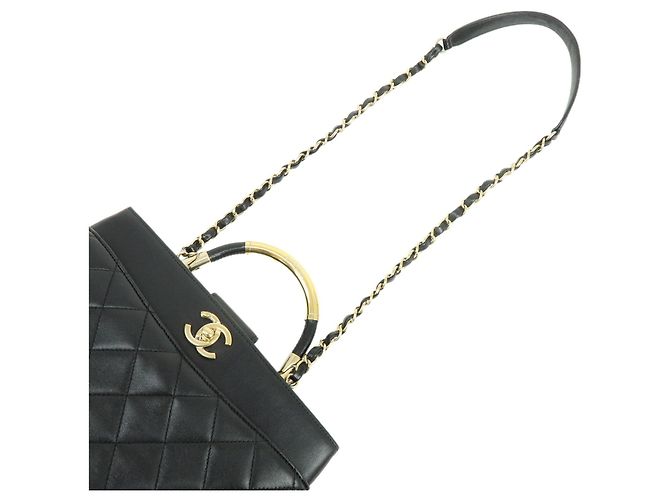 Chanel Filigree Turn-Lock Quilted Lambskin Medium - vista 4