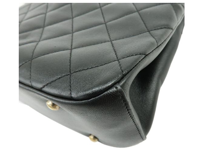 Chanel Filigree Turn-Lock Quilted Lambskin Medium - vista 6