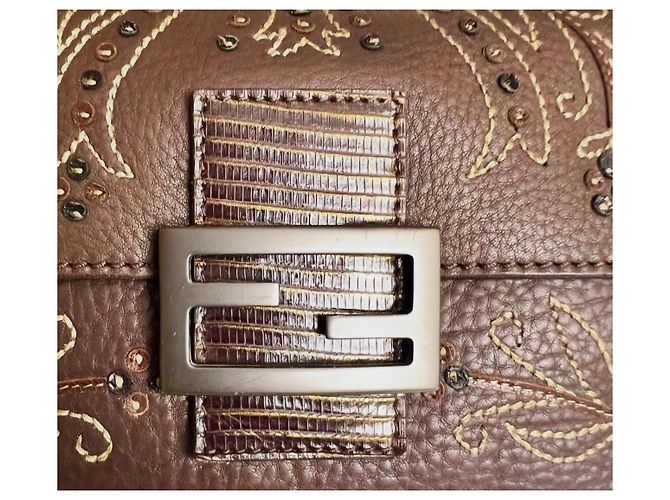 Fendi Borsa Mini Mamma Baguette in pelle ricamata marrone scuro - vista 5