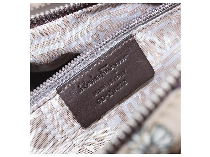 Salvatore Ferragamo Bolsa Boston Fiera Conversível com Cinto em Nylon Estampado e Couro Medium - vista 7