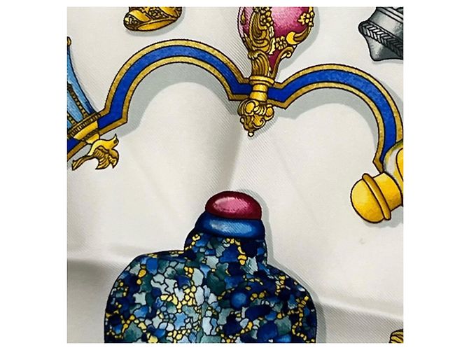 Hermès HERMES Qu'importe le flacon Foulard di seta con stampa flacone di profumo - vista 10