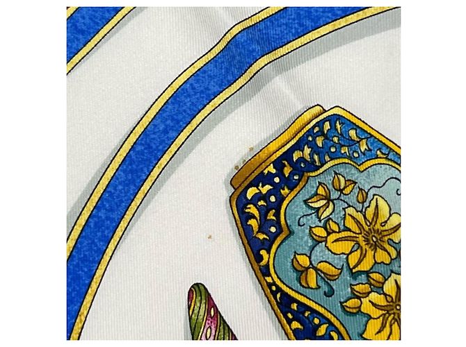 Hermès HERMES Qu'importe le flacon Foulard di seta con stampa flacone di profumo - vista 9
