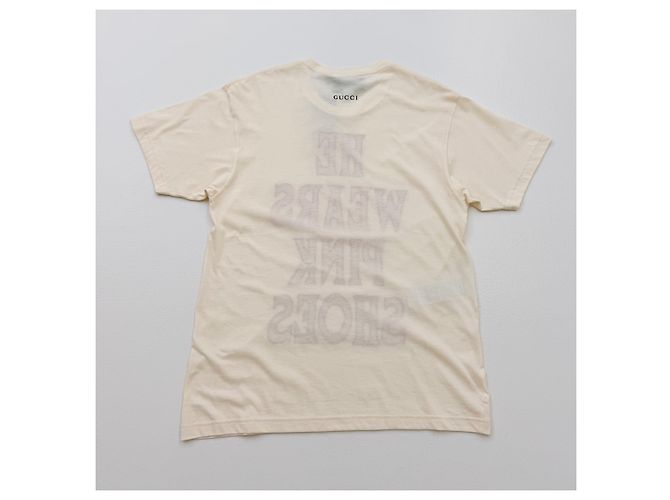Camiseta Oversized Gucci "He Wears Pink Shoes" - vista 5