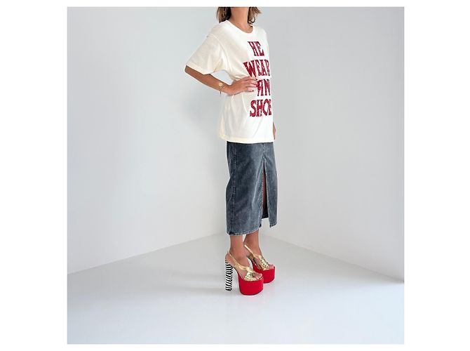 Camiseta Oversized Gucci "He Wears Pink Shoes" - vista 6