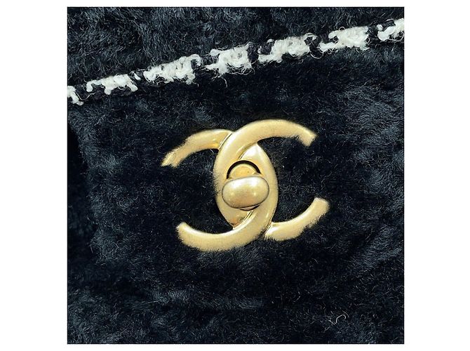 Chanel Matelassé Schultertasche mit Kette - Ansicht 10