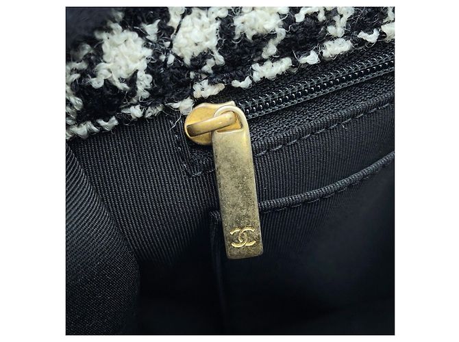 Chanel Matelassé Schultertasche mit Kette - Ansicht 11