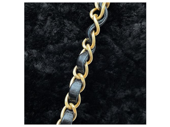 Chanel Matelassé Schultertasche mit Kette - Ansicht 12