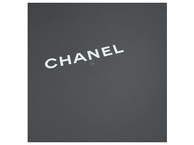 Chanel Matelassé Schultertasche mit Kette - Ansicht 14