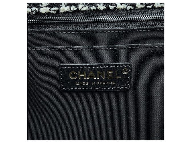 Chanel Matelassé Schultertasche mit Kette - Ansicht 15