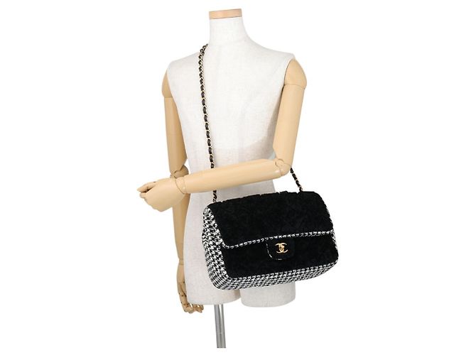 Chanel Matelassé Schultertasche mit Kette - Ansicht 4