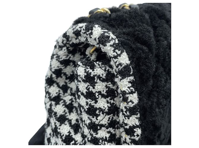 Chanel Matelassé Schultertasche mit Kette - Ansicht 6