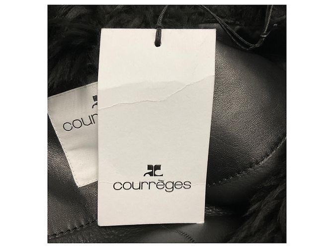 Courreges Asymmetrische Jacke aus Lammfell und Lammleder in Schwarz - Ansicht 5
