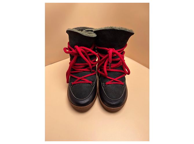 Stivaletti con zeppa Isabel Marant in camoscio nero e pelle con lacci rossi - vista 3