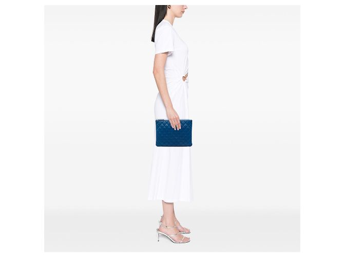 Clutch Chanel Medium Quilted Lambskin O Case Azul - vista 5