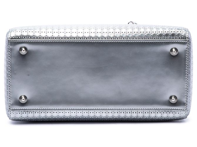 Borsa Lady Dior Medium in pelle verniciata metallizzata Microcannage Argento - vista 3