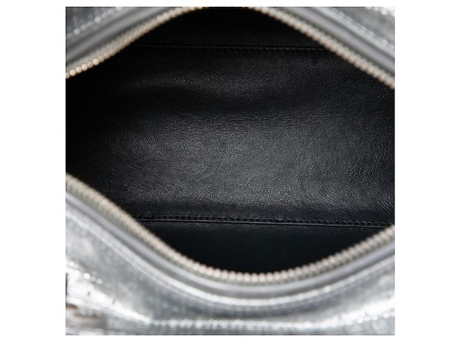 Borsa Lady Dior Medium in pelle verniciata metallizzata Microcannage Argento - vista 4