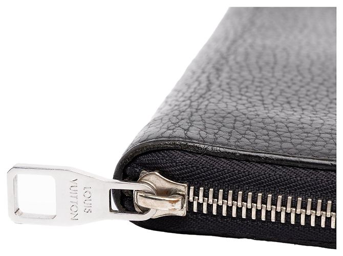 Louis Vuitton Vertical Zippy Langbeutel aus Taurillon Leder in Schwarz - Ansicht 6