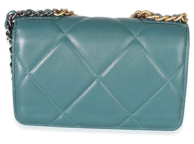 Chanel 19 Wallet On Chain aus gestepptem Lammleder in Dunkelgrün - Ansicht 2