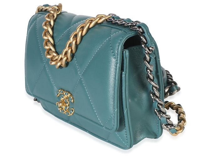 Chanel 19 Wallet On Chain aus gestepptem Lammleder in Dunkelgrün - Ansicht 3