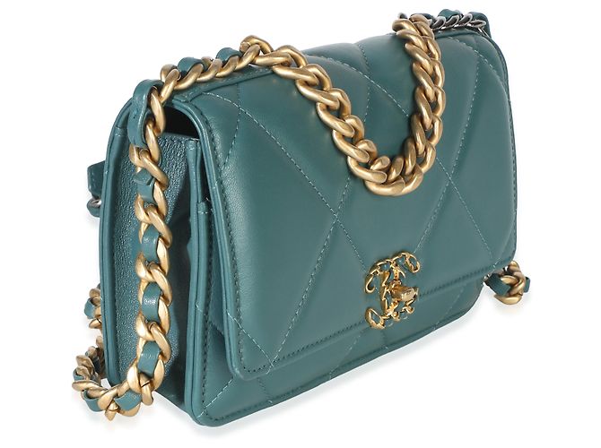 Chanel 19 Wallet On Chain aus gestepptem Lammleder in Dunkelgrün - Ansicht 4