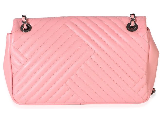 Gabrielle Borsa Chanel Mini Rectangular Flap Bag in pelle d'agnello matelassé rosa con CC Crossing - vista 2