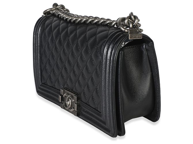 Borsa Chanel Medium Boy Bag in pelle caviar matelassé nera - vista 3