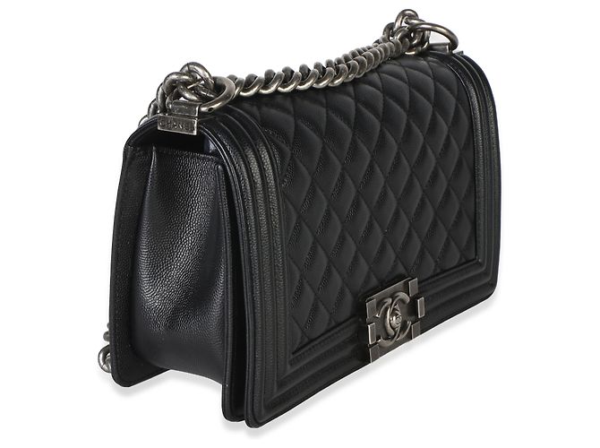 Borsa Chanel Medium Boy Bag in pelle caviar matelassé nera - vista 4