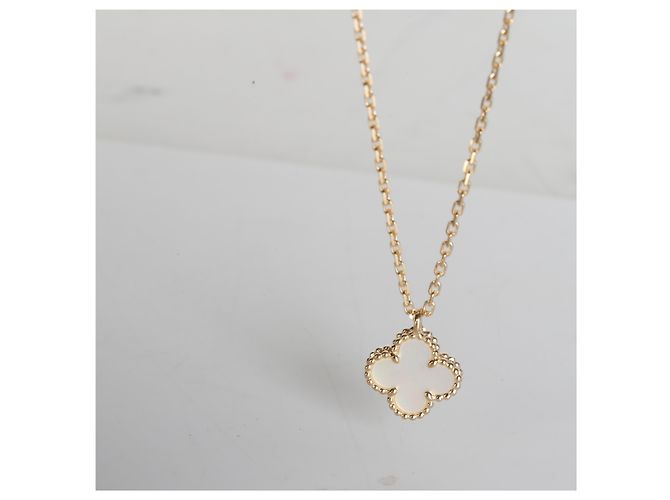 Pendente Sweet Alhambra in oro giallo e madreperla Van Cleef & Arpels - vista 5