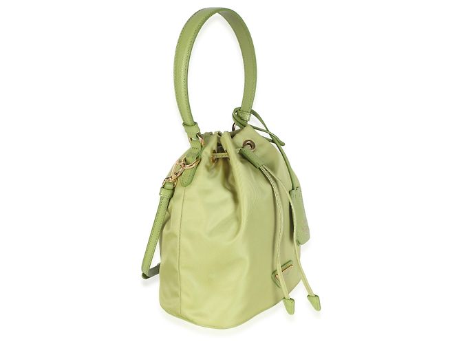 Prada Mini Bucket Bag Re-Edition 1978 in Re-Nylon Ivy Green - vista 4