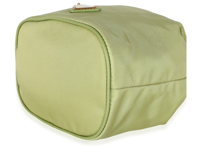 Prada Mini Bucket Bag Re-Edition 1978 in Re-Nylon Ivy Green - vista 6