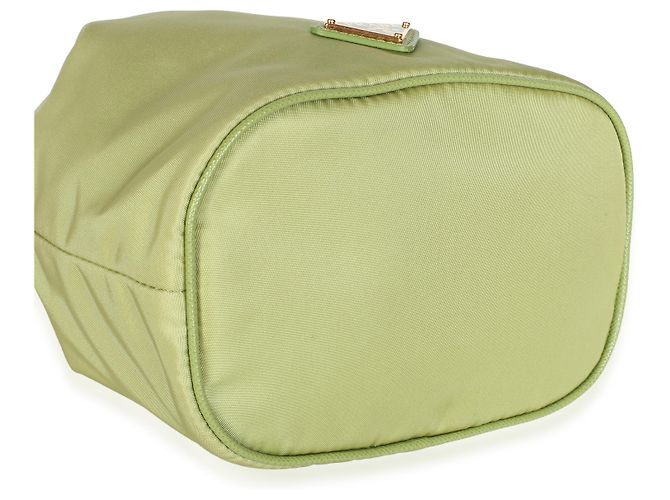 Prada Mini Bucket Bag Re-Edition 1978 in Re-Nylon Ivy Green - vista 7