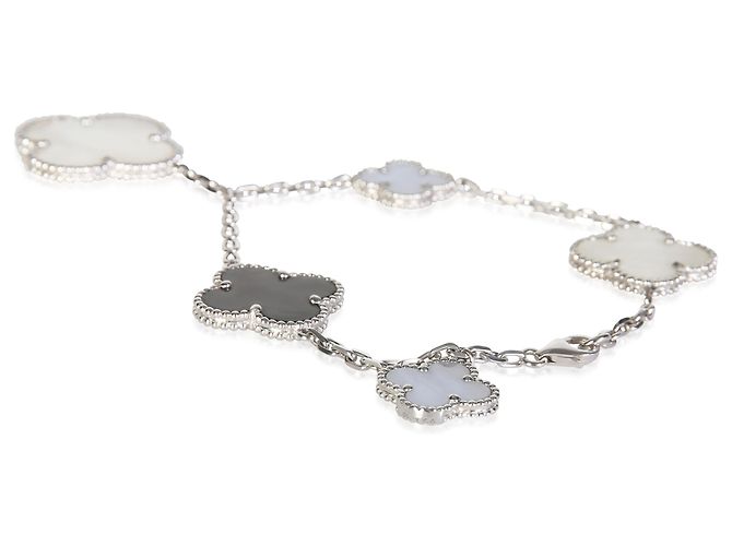 Van Cleef & Arpels Magic Alhambra Armband aus Weißgold, Perlmutt und Chalcedon - Ansicht 2