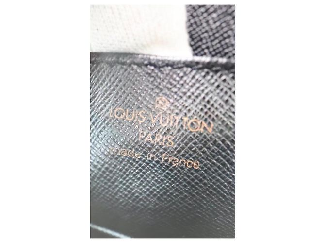 Louis Vuitton Pochette in Pelle Epi Nero - vista 10