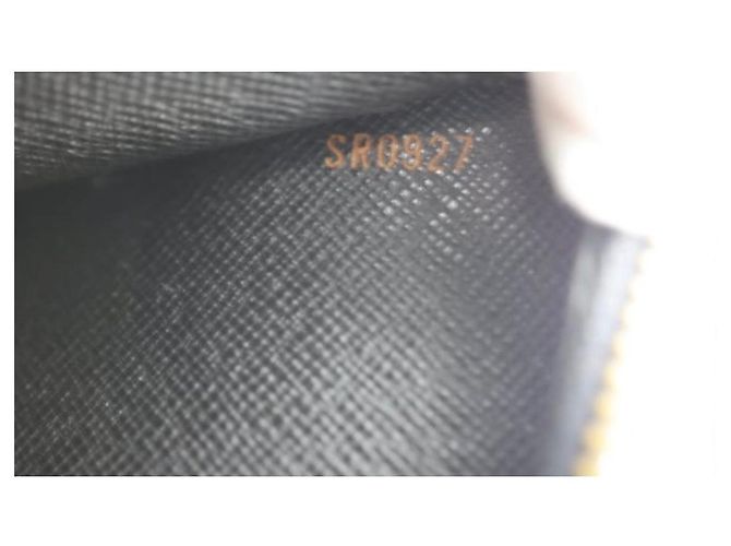 Louis Vuitton Pochette in Pelle Epi Nero - vista 11