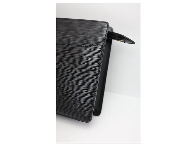 Louis Vuitton Pochette in Pelle Epi Nero - vista 2