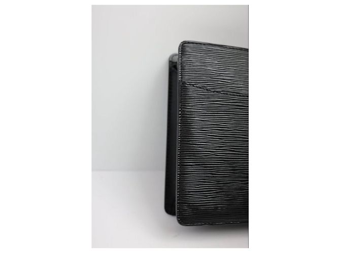 Louis Vuitton Pochette in Pelle Epi Nero - vista 3