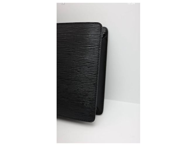 Louis Vuitton Pochette in Pelle Epi Nero - vista 5