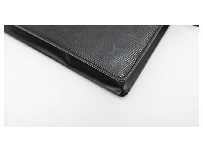 Louis Vuitton Pochette in Pelle Epi Nero - vista 7
