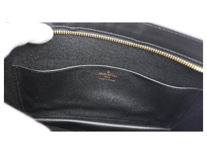 Louis Vuitton Pochette in Pelle Epi Nero - vista 9