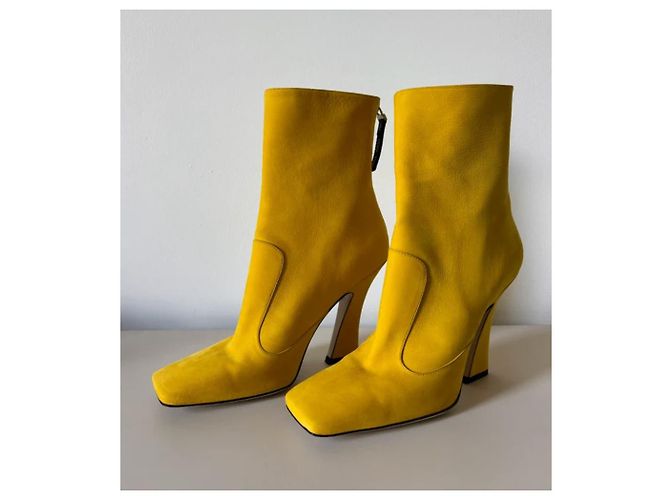 Botines Fendi de ante amarillo - vista 3