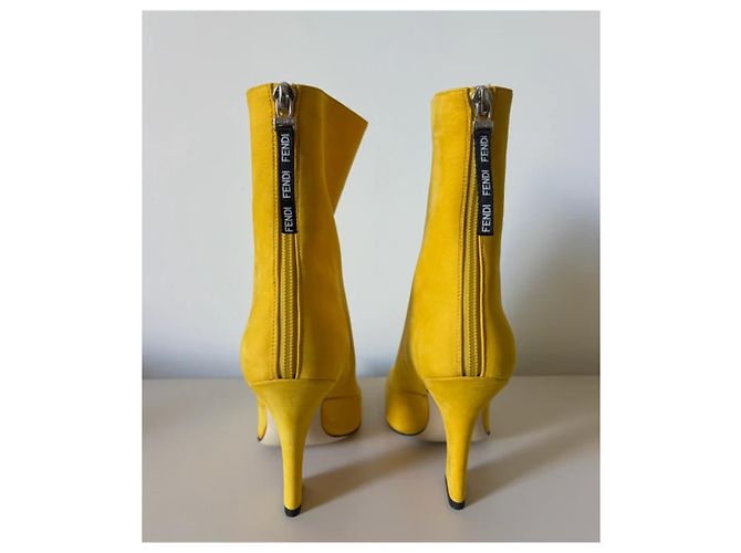 Botines Fendi de ante amarillo - vista 4