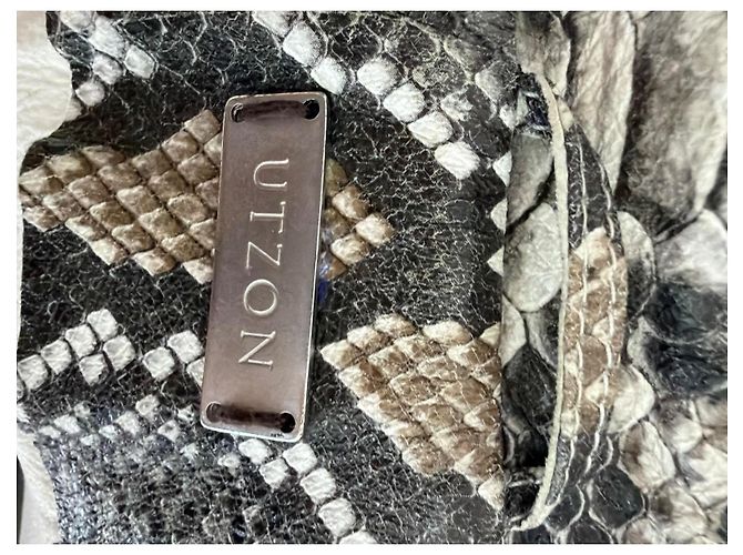 Autre Marque Utzon Gabardina de piel estampado serpiente - vista 7