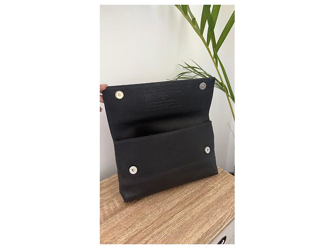 Guy Laroche Drakkar Noir Clutch aus schwarzem Narbenleder - Ansicht 2