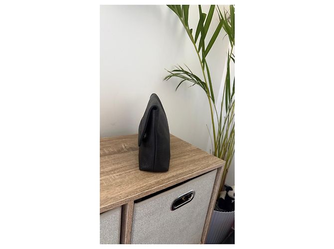 Guy Laroche Drakkar Noir Clutch aus schwarzem Narbenleder - Ansicht 4