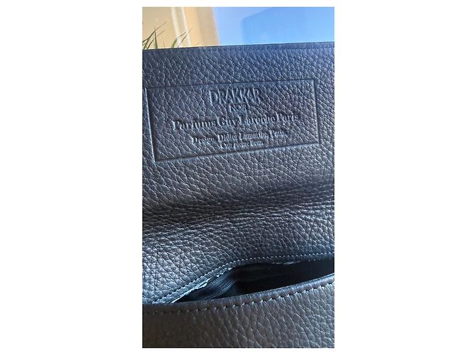 Guy Laroche Drakkar Noir Clutch aus schwarzem Narbenleder - Ansicht 5