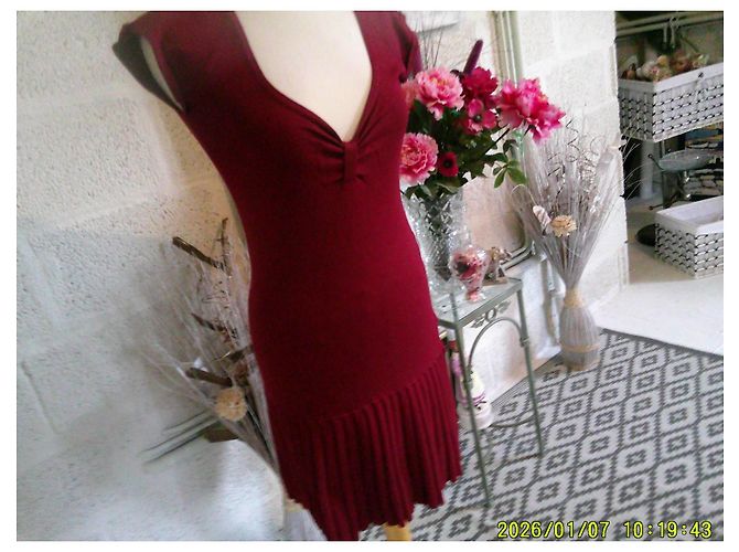 Autre Marque No Excuse bordeauxrotes Strickkleid mit Plisseerock - Ansicht 2
