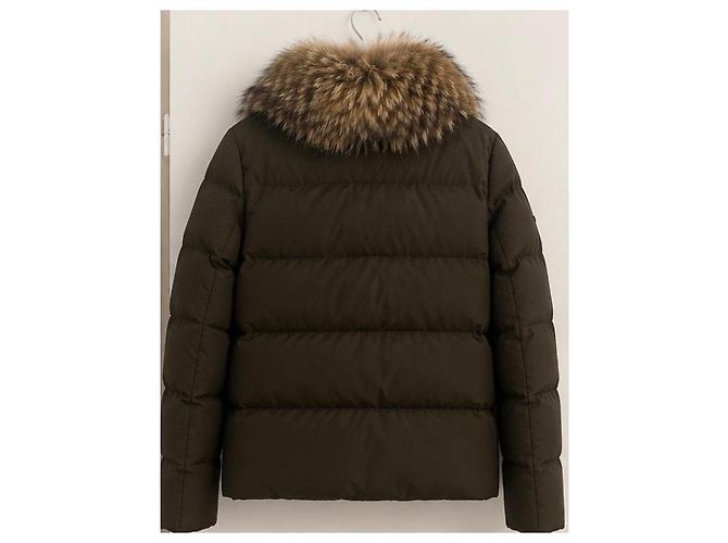 Michael Kors Casaco Puffer Curto Cáqui com Gola de Pele - vista 2